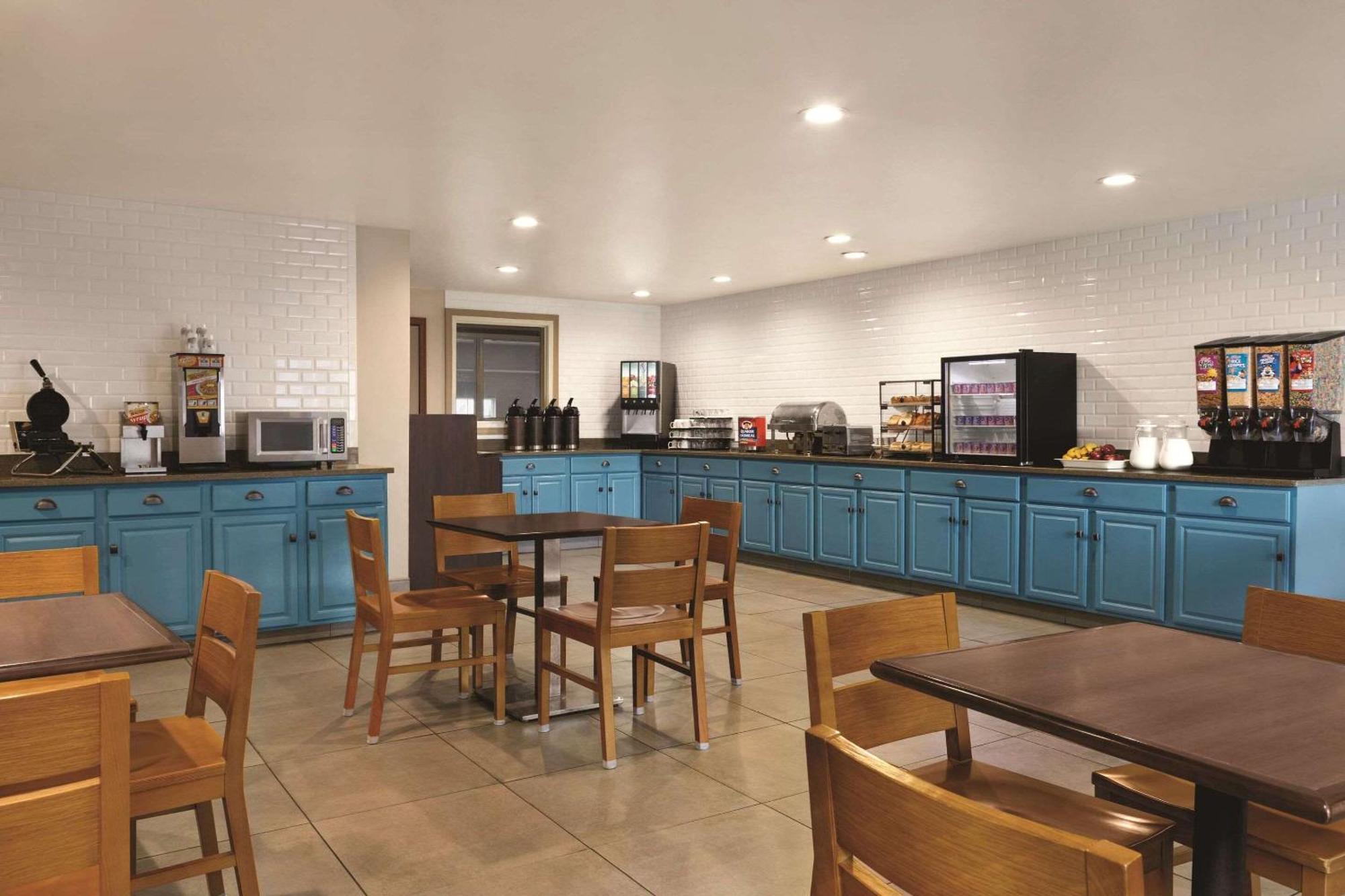 Country & By Radisson, Georgetown, Ky Hotel